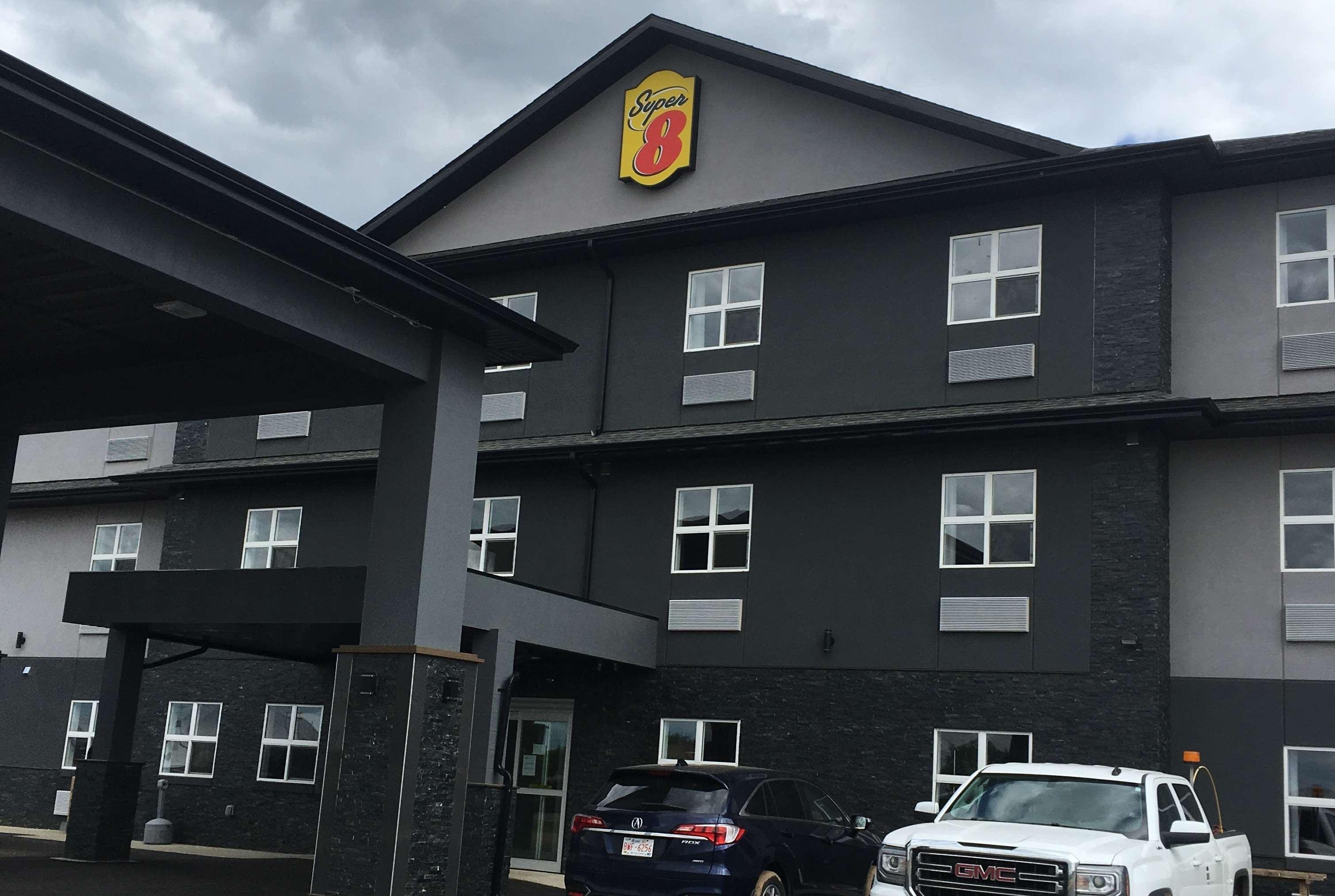 Hotel Super 8 By Wyndham Hardisty Exterior foto