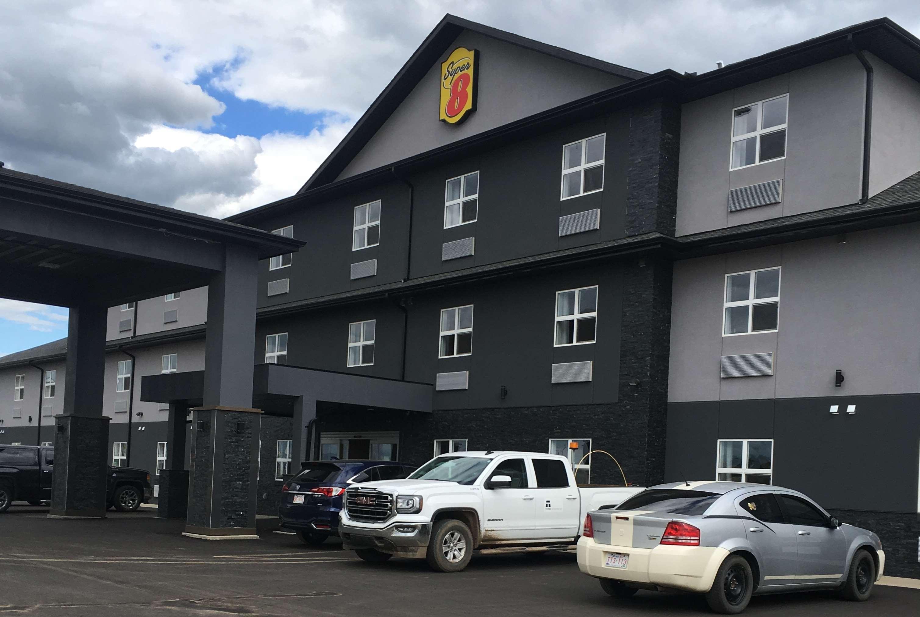 Hotel Super 8 By Wyndham Hardisty Exterior foto